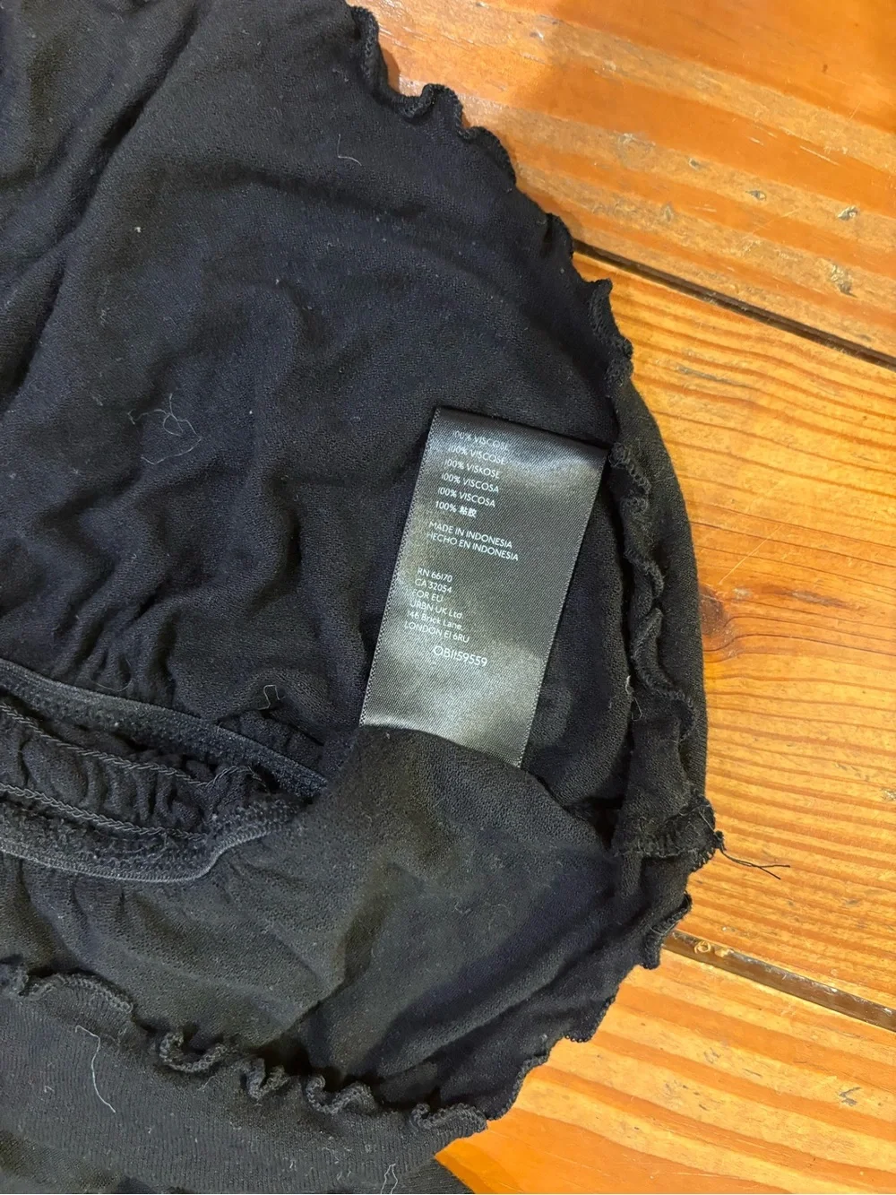 (439) BLACK RUFFLE TOP - Picture 6 of 7